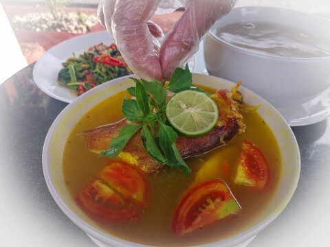 Typical Papuan menu: Yellow Fish Sauce. Usually served with kale, papaya flowers and papeda.
