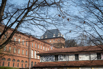 Veduta di antico castello storico nella citt&agrave; di Torino, Italia.