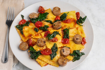 cheese ravioli  with  chicken, tomato and spinach,