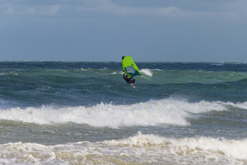 windsurf dans la temp&ecirc;te