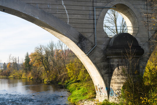 Br&uuml;cke &uuml;ber Flu&szlig;, Alz, Garching an der Alz im Herbst