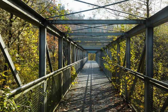 Br&uuml;cke &uuml;ber Flu&szlig;, Alz, Garching an der Alz im Herbst