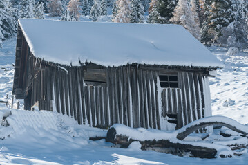 Kremstal  bei Neuschnee in &Ouml;sterreich mit H&uuml;tten