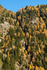 Wei&szlig;pirachbach Tal im Herbst in den Alpen in &Ouml;sterreich