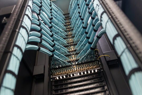 Data Center Network Cable Management System