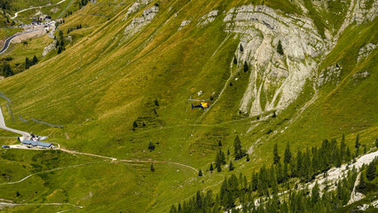 Lo spettacolare sentiero delle Crode Rosse con vista sul gruppo roccioso delle Pale di San Martino....