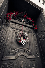 adventlich dekorierte Haust&uuml;r