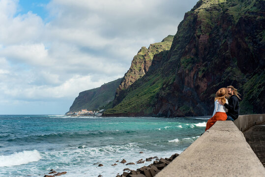 Couple enjoying ocean view in Jardin do Mar