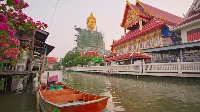 Wat Paknam Bhasicharoen is a royal wat located in Phasi Charoen district, Bangkok, at the Chao Phraya River. It is part of the Maha Nikaya fraternity and is the origin of the Dhammakaya tradition.