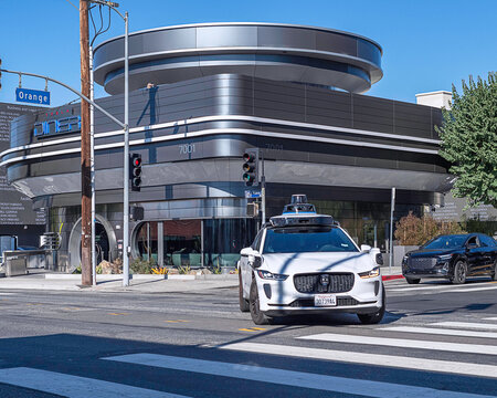 Los Angeles, CA, USA &ndash; December 7, 2025: Waymo, a self-driving ride hailing car, drives by the Tesla Diner on Santa Monica boulevard in Los Angeles, CA.