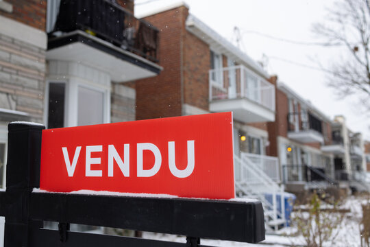 Panneau vendu avec rang&eacute;e de duplex,  jour, horizontal