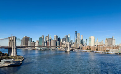 Obraz premium Brooklyn Bridge and Lower Manhattan Skyline on a Clear Sunny Day