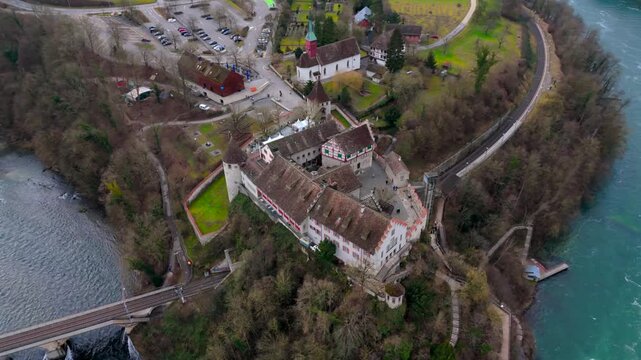 Schloss Laufen am Rheinfall, Schaffhausen, Schweiz Luftaufnahme im Fruehling. Laufen Castle with Rhine Falls in Swiss canton Zurich, Switzerland aerial view in spring. Landmark and attraction point. 