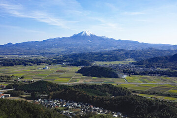 母塚山から見た晩秋の伯耆富士大山