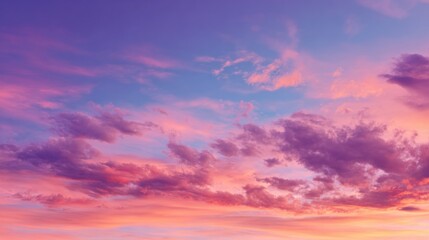 Obraz premium Vibrant sunset sky with clouds in shades of pink purple and orange colors