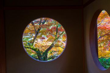 善法律寺の丸窓