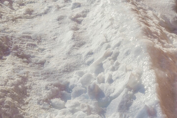 Chaotic snowdrift