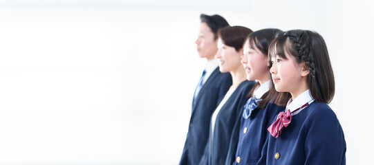 Fototapeta premium 家族 親子 入学式 卒業式 小学生 中学生