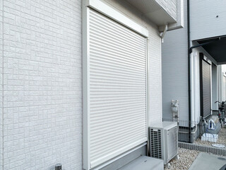 Fototapeta premium おろした住宅の窓シャッター