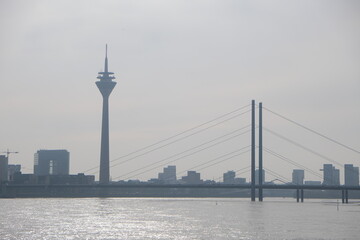 Obraz premium Hamburg Harbor Skyline With Television Tower
