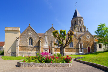 Saint-Martin church in Saint-Martin-la-Garenne village. Vexin Fran&ccedil;ais Regional Nature Park