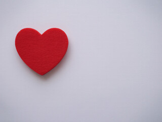 Obraz premium Red heart shape on white background for love and valentines day