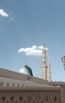 Madinah Mosque of Prophet Muhammad S.A.W.W 
Masjid-e-Nabvi, beautiful mosque minaret 