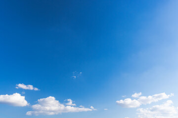 12月の晴れて爽やかな青空と雲01
