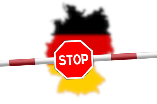 Landkarte und Flagge von Deutschland und eine geschlossene Schranke mit einem Stoppschild als Symbol f&uuml;r die geschlossene deutsche Grenze