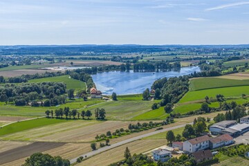 Fototapeta premium Blick auf das Donautal bei Oberdischíngen südwestlich von Ulm in Baden-Württemberg