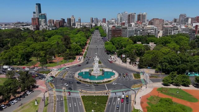 Vista a&eacute;rea con drone del Monumento a los Espa&ntilde;oles en el barrio de Palermo, Buenos Aires, Argentina