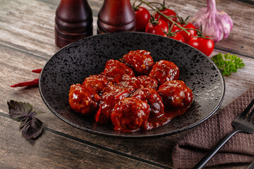 Beef meatballs with tomato sauce