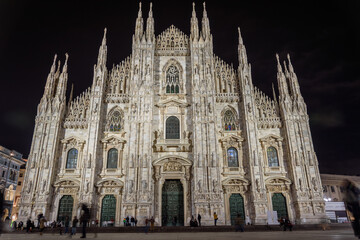 Fototapeta premium Illuminated Milan Cathedral at night, Italy 