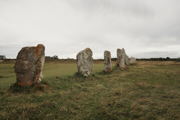 Alignement de pierres &agrave; Camaret-sur-Mer dans le Finist&egrave;re en Bretagne, France, Europe