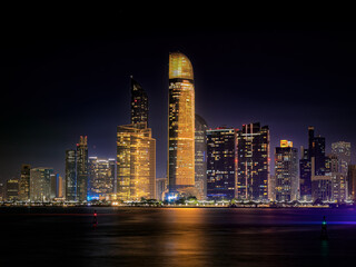 Fototapeta premium Luminous Horizon: Abu Dhabi Skyline at Night