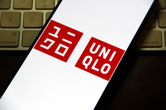 Uniqlo - Rede japonesa global de lojas de roupas casuais, conhecida por seu design minimalista, funcional e de alta qualidade, com foco em pe&ccedil;as b&aacute;sicas dur&aacute;veis e inovadoras.