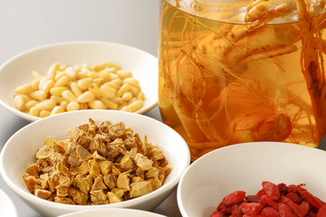 高麗人参の薬用酒と薬膳の食材