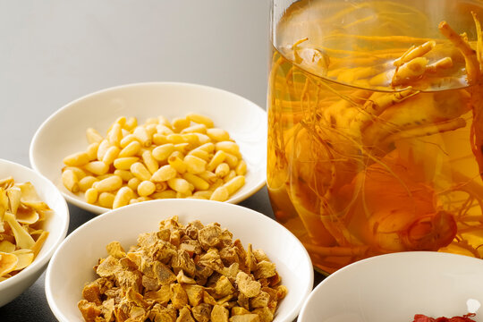 Ginseng medicinal sake and medicinal ingredients