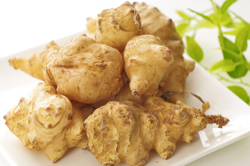 健康と美容に嬉しいスーパーフード菊芋
