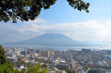 Obraz premium 鹿児島城 城山展望台から望む桜島