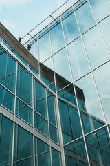 Reflets dans les fen&ecirc;tres de la maison communale de Koksijde ou Coxyde &agrave;  la mer du nord en Flandres, Belgique, Europe