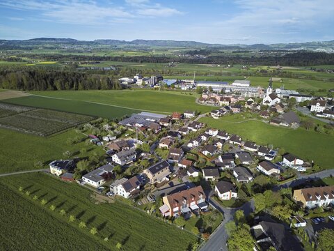 View of the village with the Oberdorf quarter and the Catholic parish church of the Nativity of the Virgin, Sins, Freiamt, Canton, Aargau, Switzerland