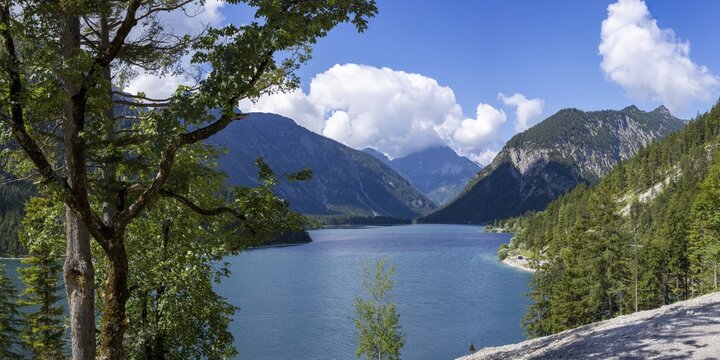 Plansee and Ammergau Alps, behind it the Thaneller, 2143m, Lechtal Alps, Tyrol, Austria