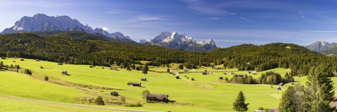 Humpback meadows between Mittenwald and Kr&uuml;n, Werdenfelser Land, behind it the Zugspitze, 2962m, Wetterstein Mountains, Upper Bavaria, Bavaria