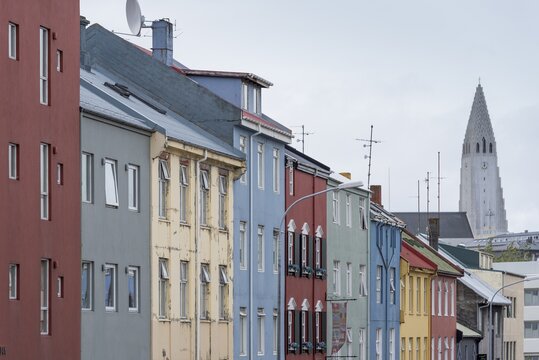 Colourful houses, Hallgr&iacute;mskirkja or Hallgrimskirkja, Reykjav&iacute;k, Iceland