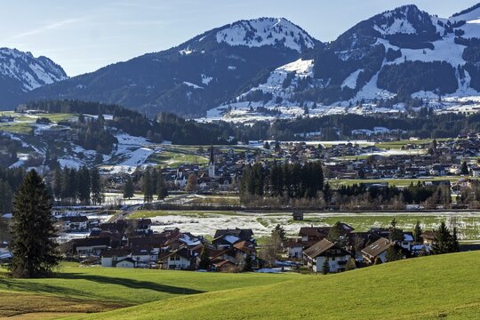 View of Fischen and Fischen-Au, Bolsterlanger Horn in the background, Illertal, Oberallg&auml;u, Allg&auml;u, Bavaria, Germany
