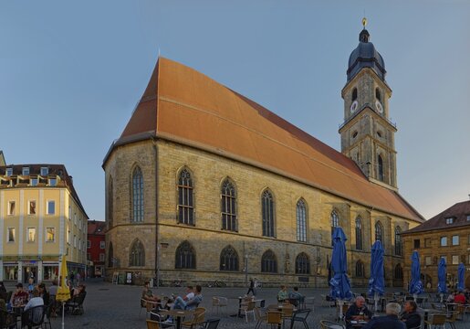 Lively market square with caf&eacute;s and St Martin's Basilica in the evening light, Amberg, Upper Palatinate, Bavaria, Germany