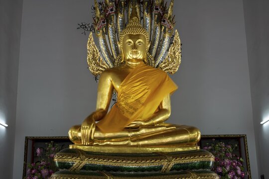 Gilded Buddha statue, Bhumispara-mudra, Buddha Gautama at the moment of enlightenment, Wat Pho, Bangkok, Thailand