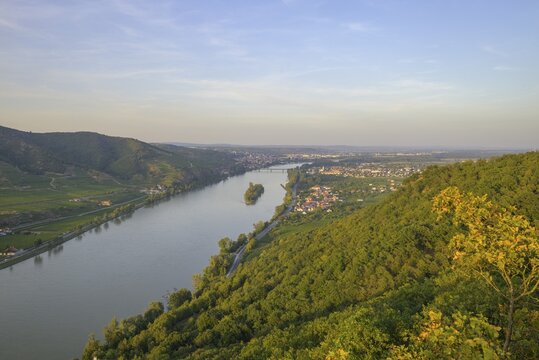View of the Danube towards Krems, Ferdinand Warte, Bergern im Dunkelsteinerwald, Lower Austria, Austria