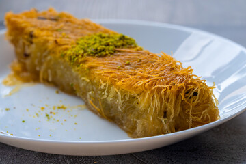 Burma kadayıf with pistachios and walnuts